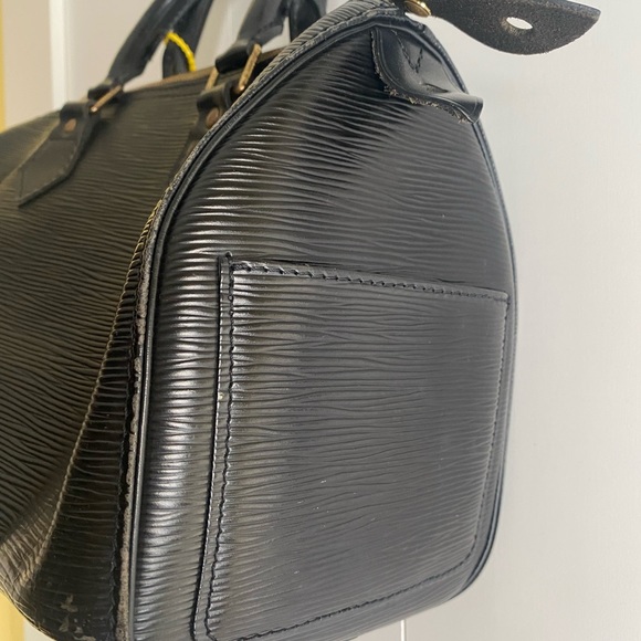 Louis Vuitton Black Epi Leather Noir Speedy 25 Boston Bag - Picture 10 of 14
